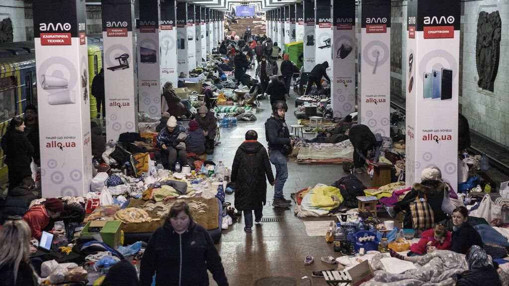 Gente refugiada en Járkov, Ucrania