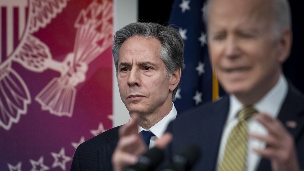 El secretario de Estado de Estados Unidos, Antony Blinken, y el presidente, Joe Biden, en primer plano