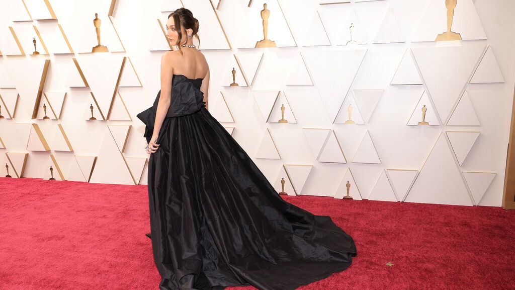Maddie Ziegler posa en la alfombra roja de los Premios Oscar 2022