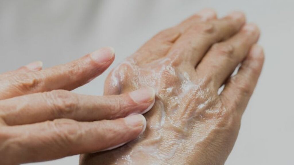 ¿Cómo cuidar las uñas de las manos y los pies para tenerlas impecables? De la importancia de una buena hidratación a las rutinas de lavado.