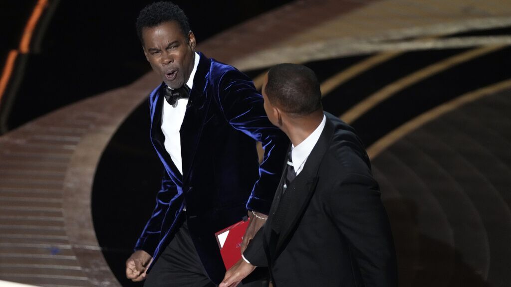 Will Smith golpea a Chris Rock durante los Oscar