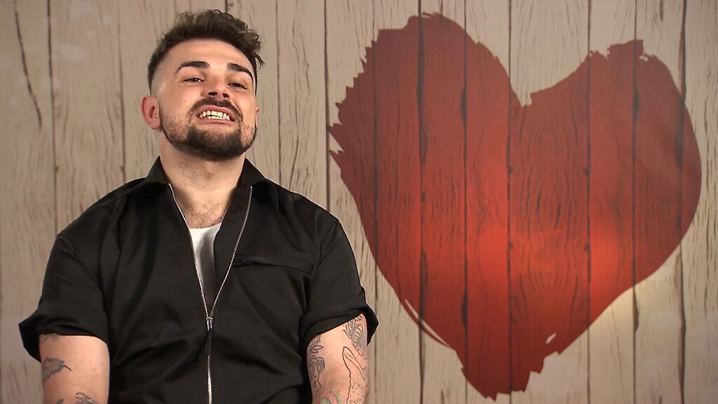 Álex sufrió una agresión homófoba por la que encima tuvo que pagar: "Le partí el brazo a uno de ellos"