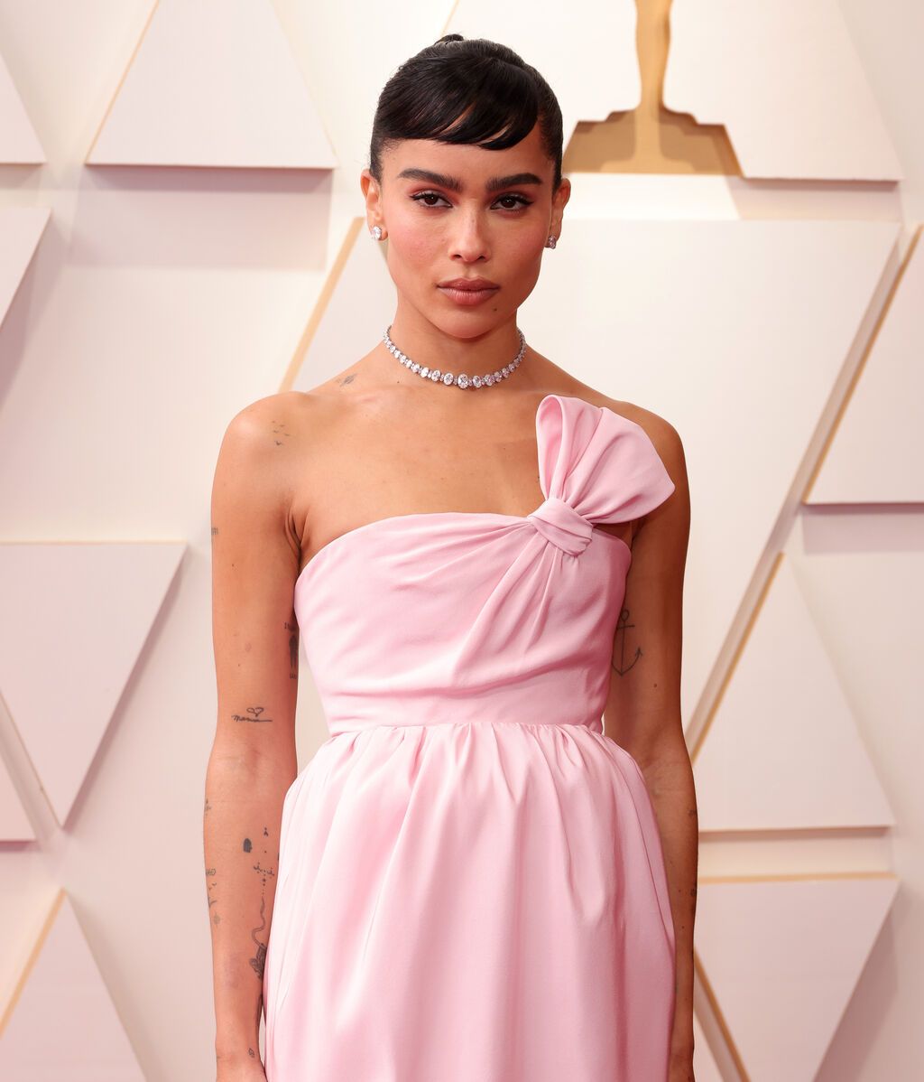 Zoë Kravitz posa en la alfombra roja de los Premios Oscar 2022