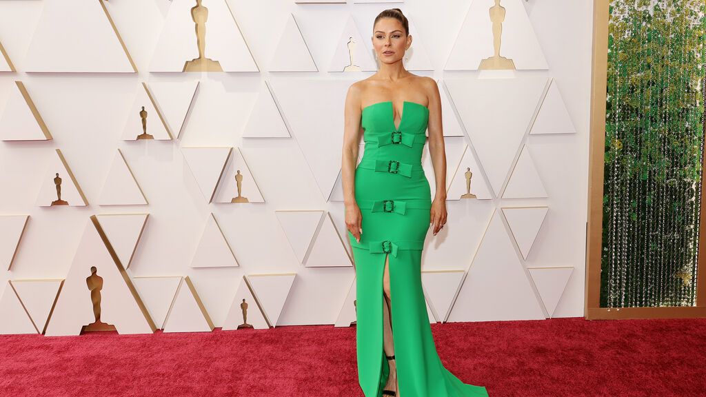 Maria Menounos posa en la alfombra roja de los Premios Oscar 2022