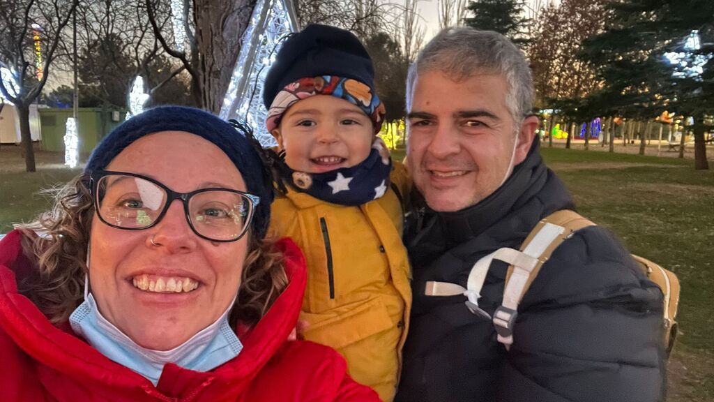María y Lorenzo, padres de un niño CODA