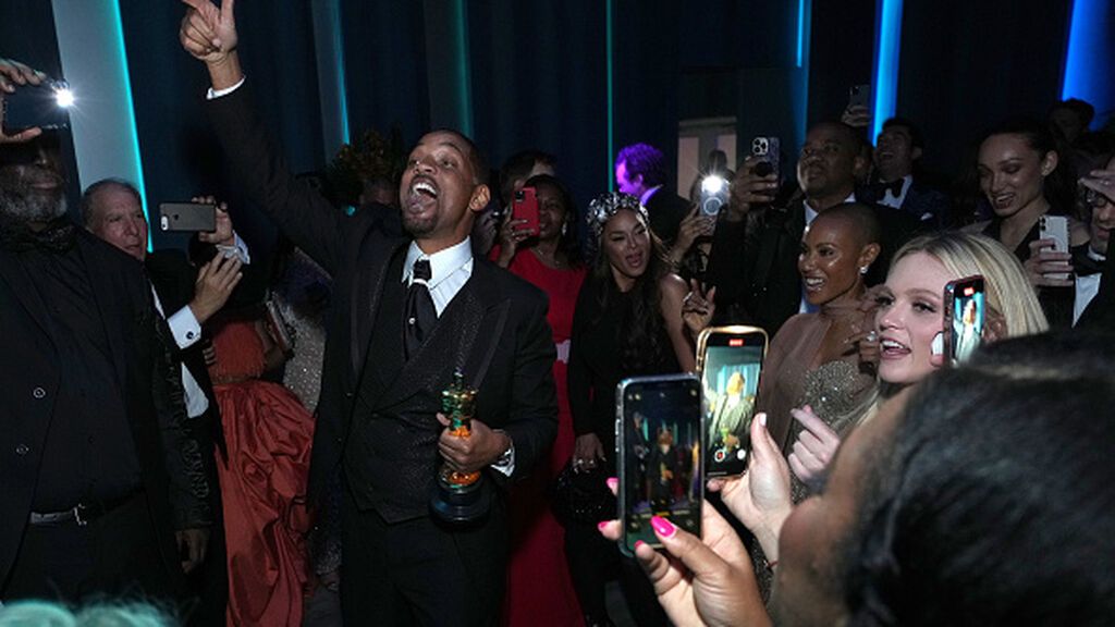 Fiesta, risas y baile, así celebra su oscar Will Smith tras el bofetón