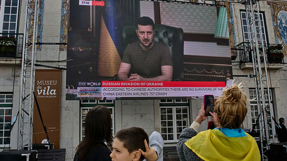 Zelenski afirma que Ucrania está dispuesta a aceptar un estatus neutral y no nuclear Zelenski afirma que Ucrania está dispuesta a aceptar un estatus neutral y no nuclear