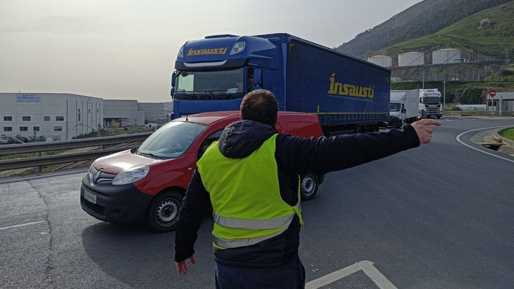 El paro en el transporte entra en fase “marginal”, según el Gobierno, pero aún afecta a la distribución