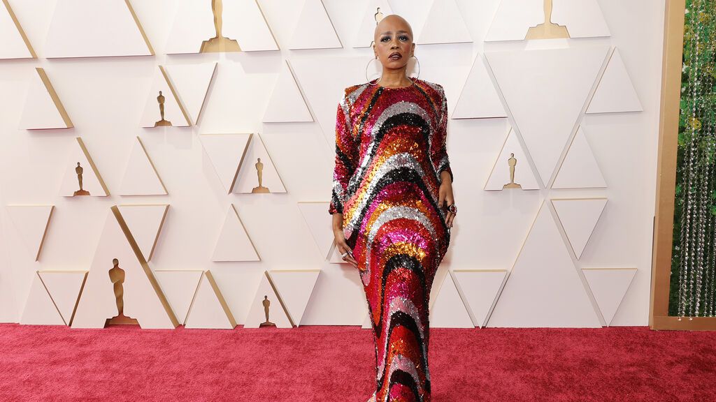 Tanisha Grant posa en la alfombra roja de los Premios Oscar 2022