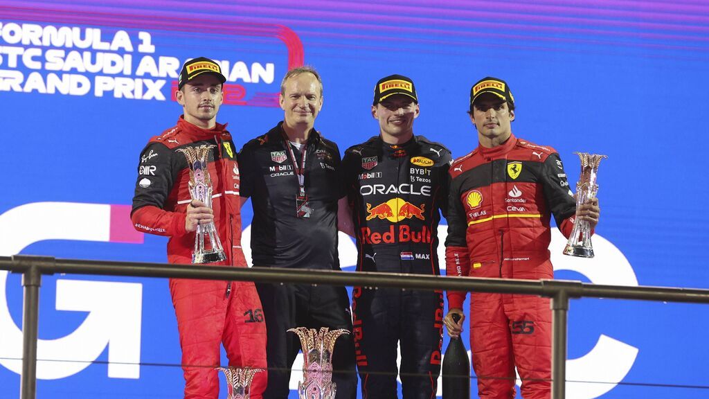 Carlos Sainz vuelve a subirse al podio en Arabia Saudi: Verstappen se reencuentra con la victoria