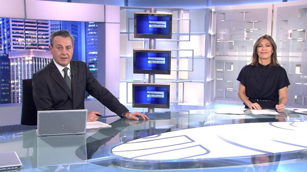 Con José Ribagorda y Ángeles Blanco Informativos Telecinco 2022 Noche 27/03/2022
