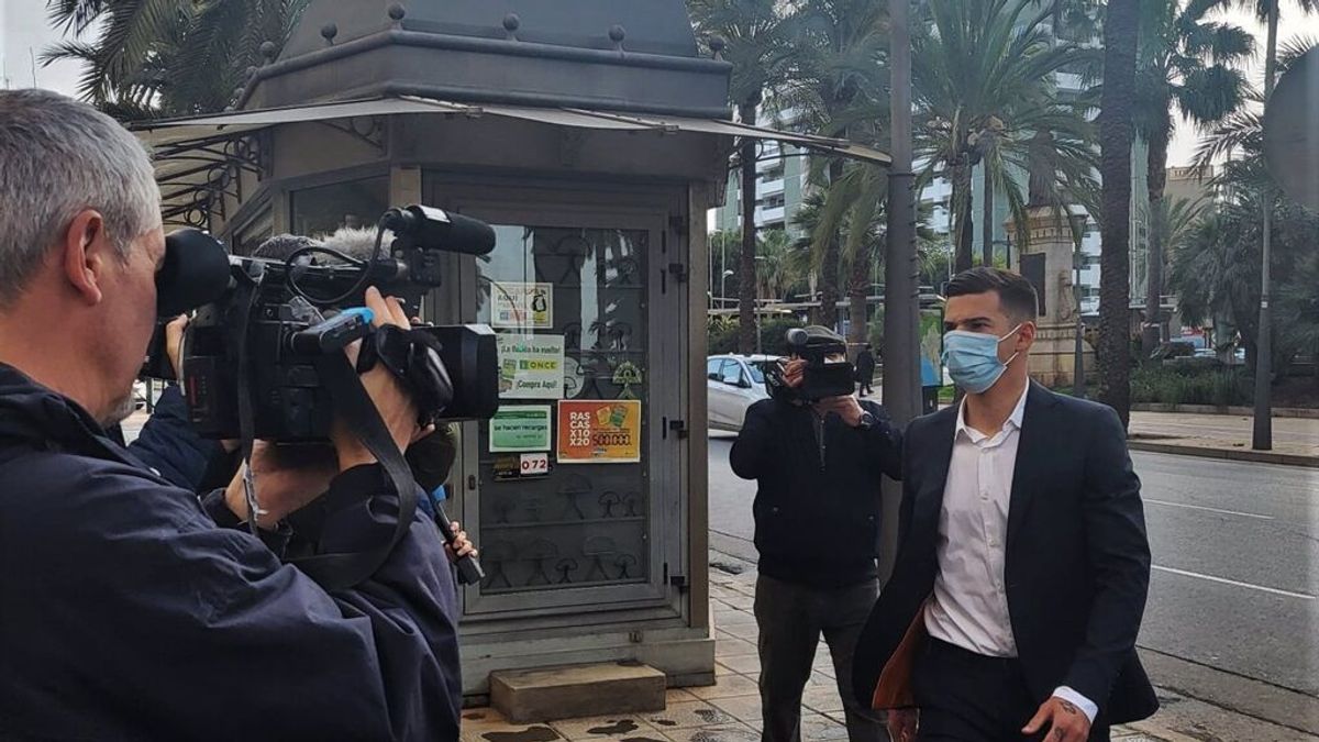 Santi Mina llegando al juzgado Santi Mina llegando al juzgado