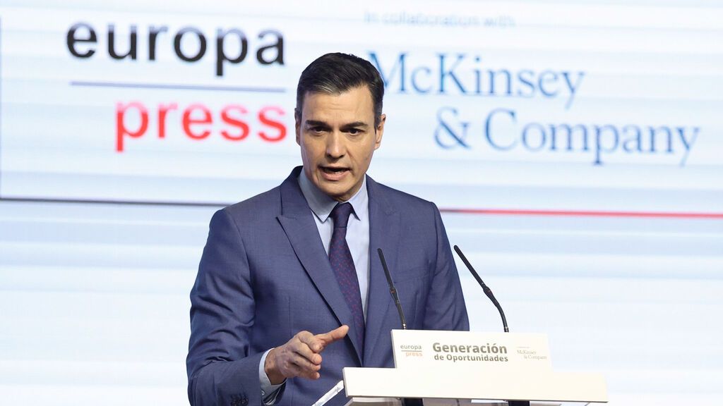 Sánchez anuncia una bonificación de 20 céntimos por litro de carburante