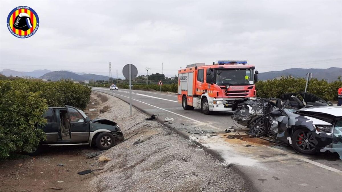 Heridas seis personas en un accidente este lunes entre dos coches en la CV-317 en Sagunto Heridas seis personas en un accidente este lunes entre dos coches en la CV-317 en Sagunto