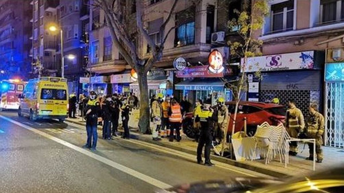 Cuatro heridos, uno de gravedad, al ser arrollados por un coche cuando estaban en la terraza de un bar en Zaragoza