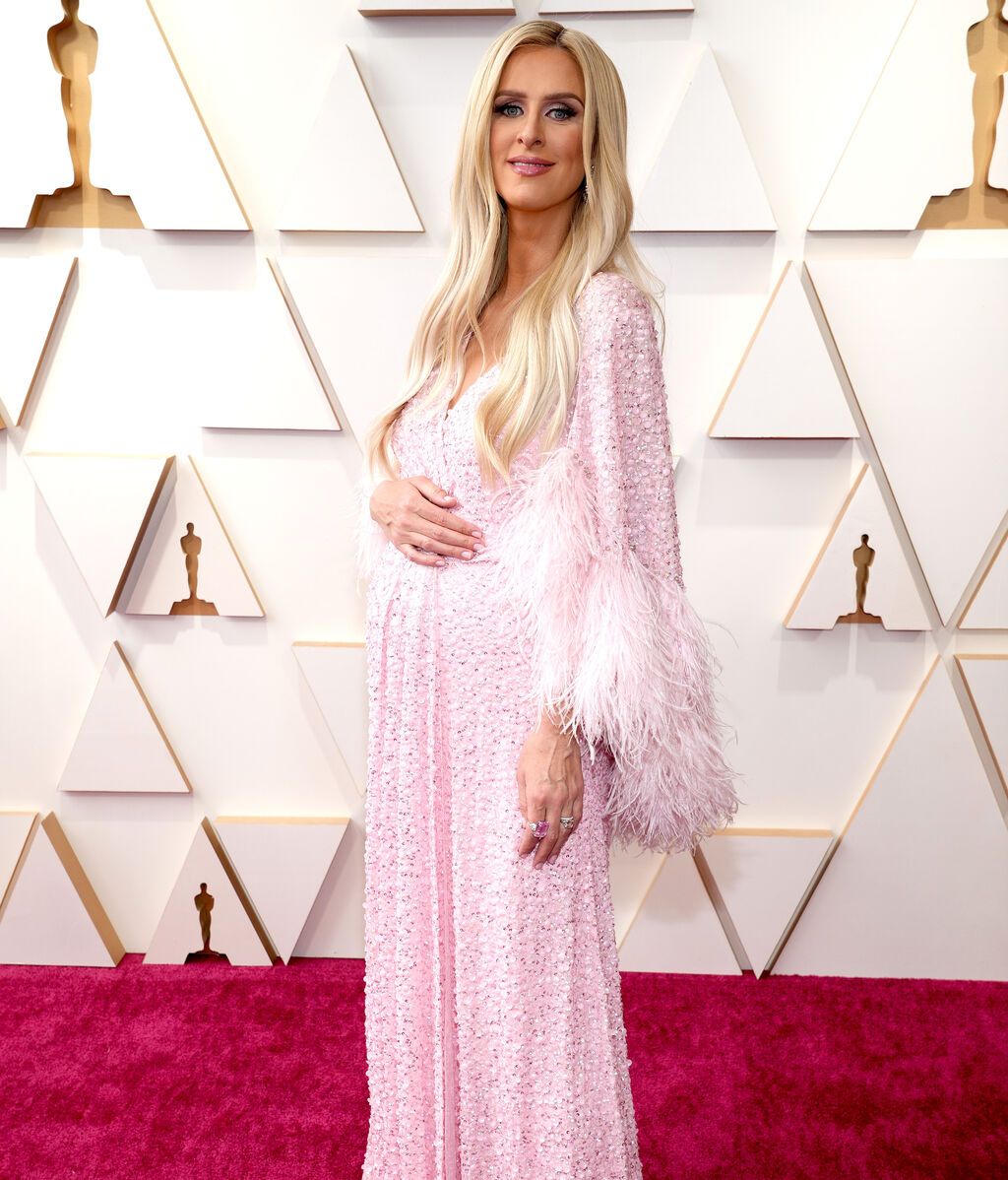 Nicky Hilton Rothschild posa en la alfombra roja de los Premios Oscar 2022