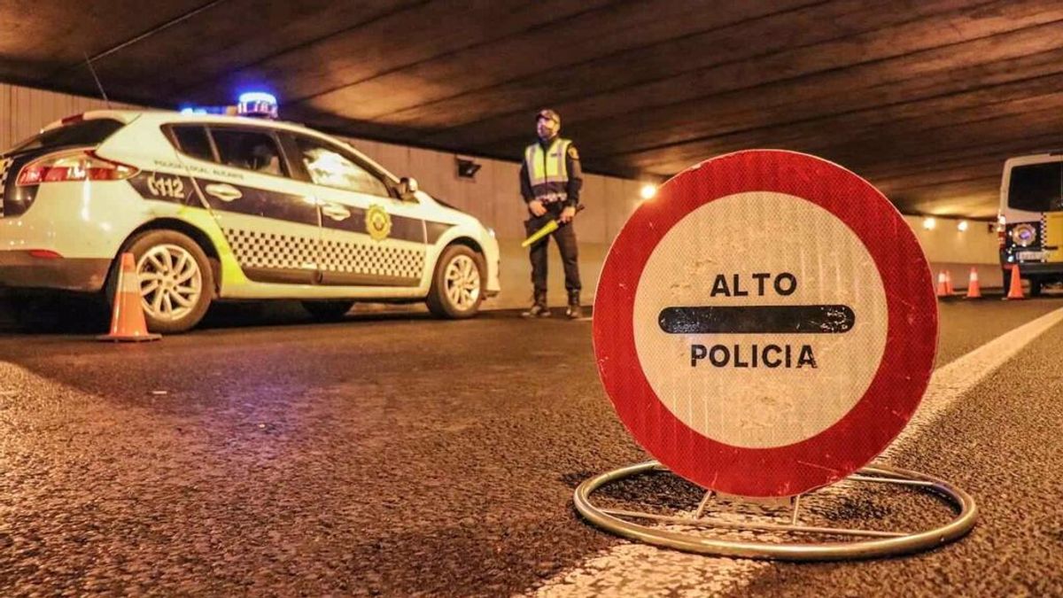 El Ayuntamiento de Alicante investigará los presuntos "enchufes" en las oposiciones a la Policía Local El Ayuntamiento de Alicante investigará los presuntos "enchufes" en las oposiciones a la Policía Local