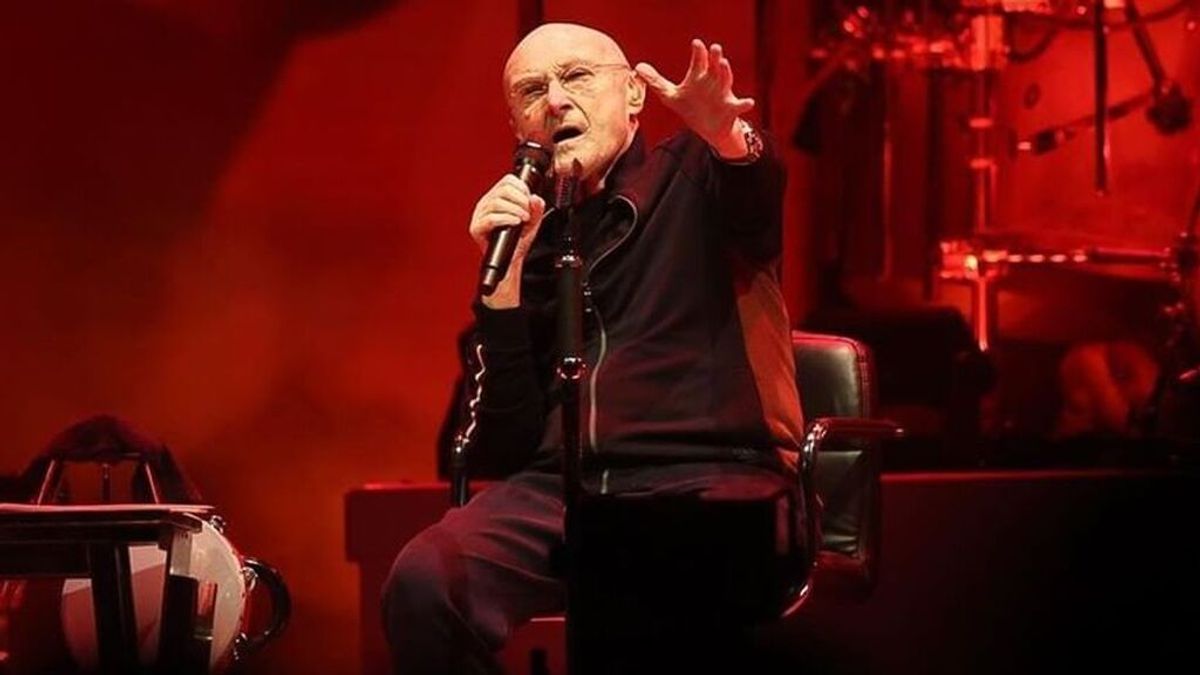 Phil Collins durante uno de los últimos conciertos junto a Genesis.