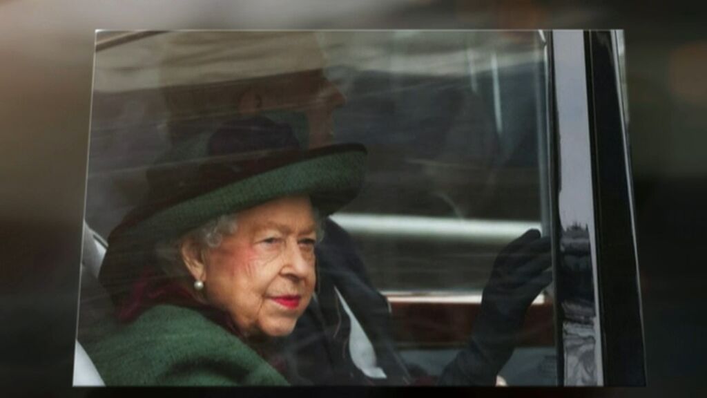 La reina de Inglaterra reaparece para despedir al Duque de Edimburgo
