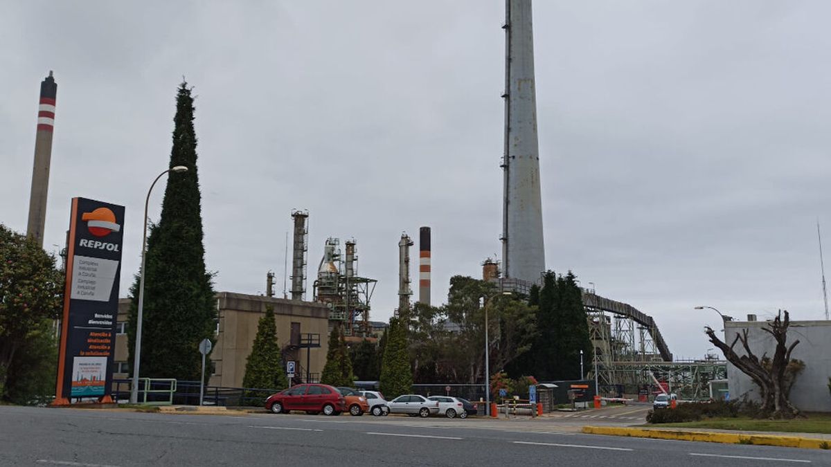 Muere uno de los trabajadores afectados por la inhalación de gas en la refinería de A Coruña