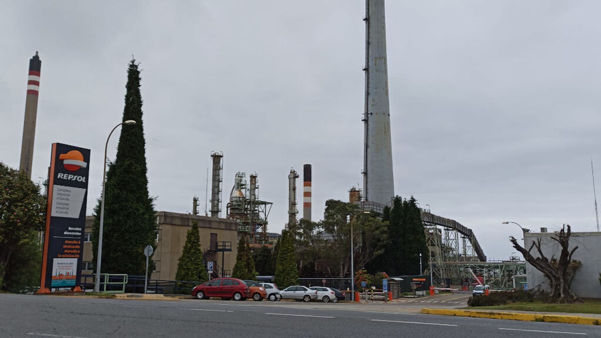 Muere uno de los trabajadores afectados por la inhalación de gas en la refinería de A Coruña Muere uno de los trabajadores afectados por la inhalación de gas en la refinería de A Coruña