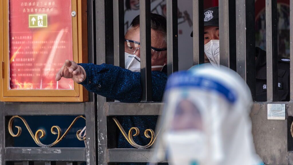 Los vecinos de Shanghái piden a gritos salir a la calle tras su nuevo confinamiento