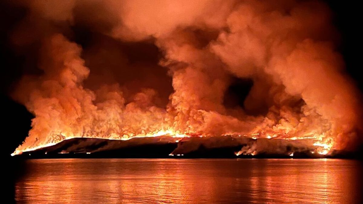 Incendios apocalípticos tiñen de rojo en Gruinard, conocida como la "Isla Ántrax" de Escocia
