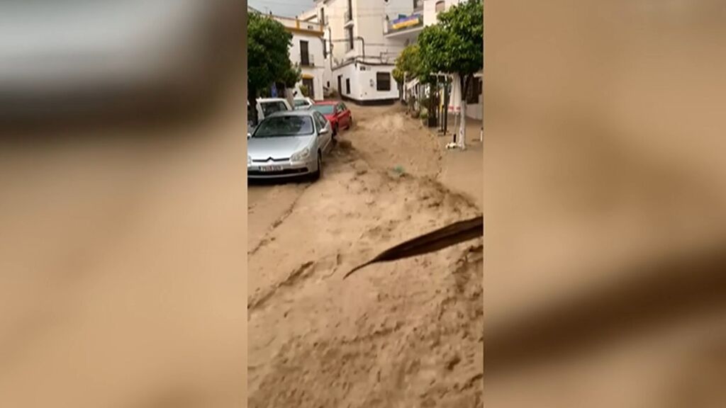 Una fuerte tromba de agua destroza Setenil de las Bodegas, Cádiz, en solo 15 minutos