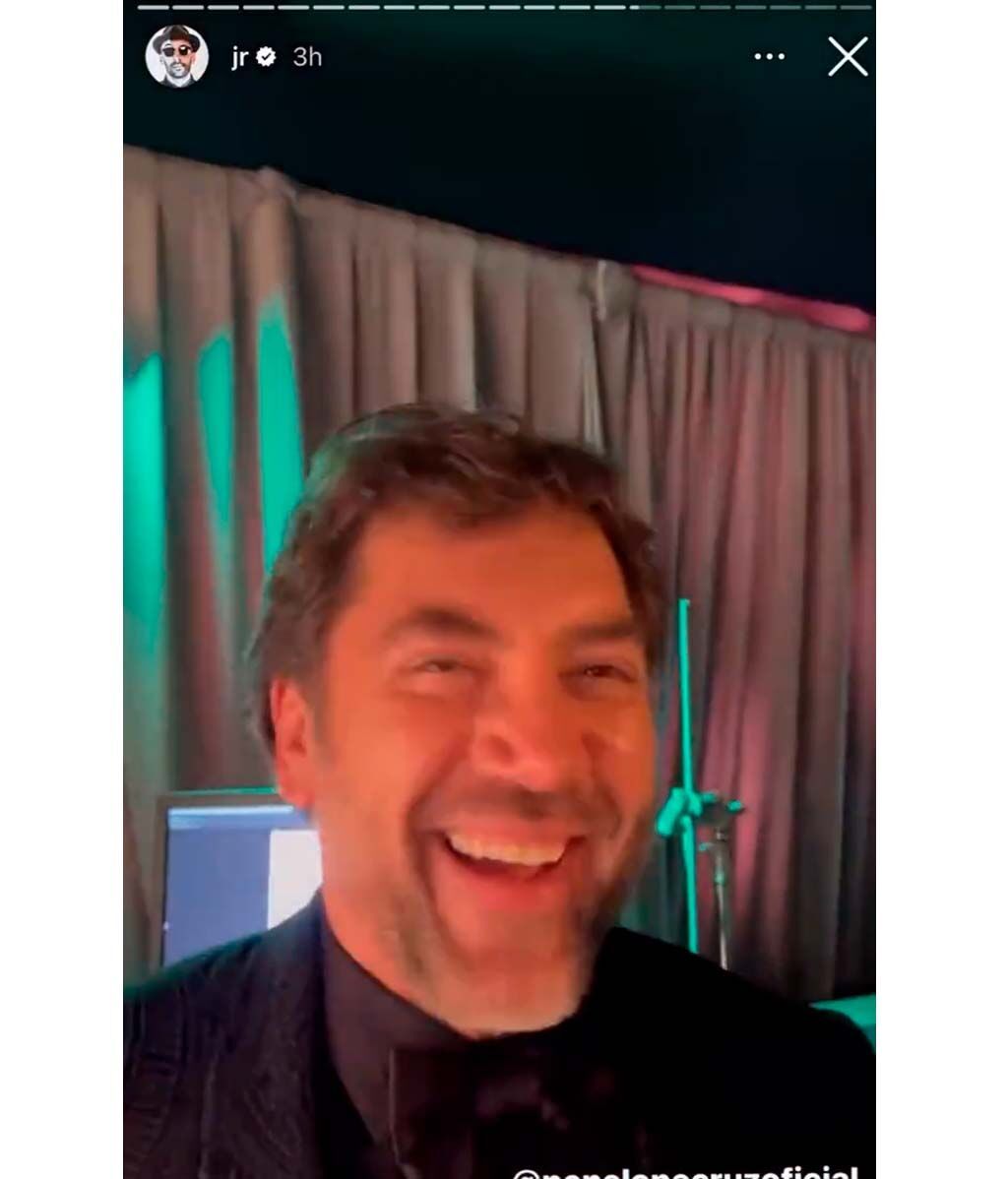 Javier Bardem se divierte viendo a su mujer posando para JR