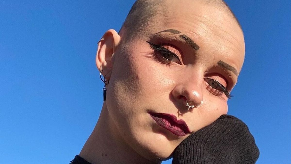 Estela, una joven que visibiliza la alopecia en redes sociales, sobre la polémica de los Oscar: "El físico no es tema de humor"