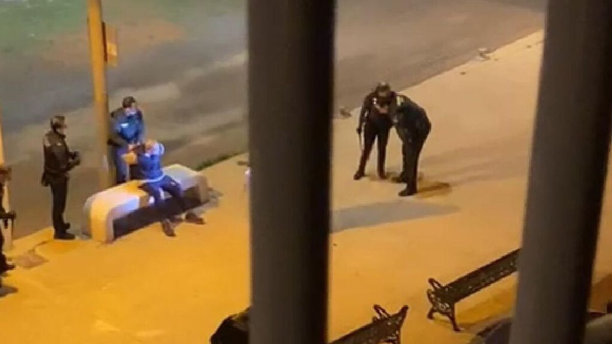 Reducen a tiros a un presunto maltratador que amenazaba a una mujer en Málaga Reducen a tiros a un presunto maltratador que amenazaba a una mujer en Málaga