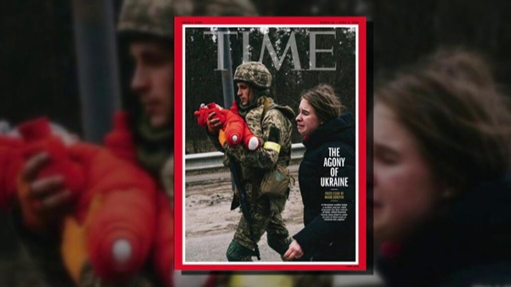 Emma, la bebé que huyó de Irpín en los brazos de un soldado ucraniano, portada de la revista 'Time'