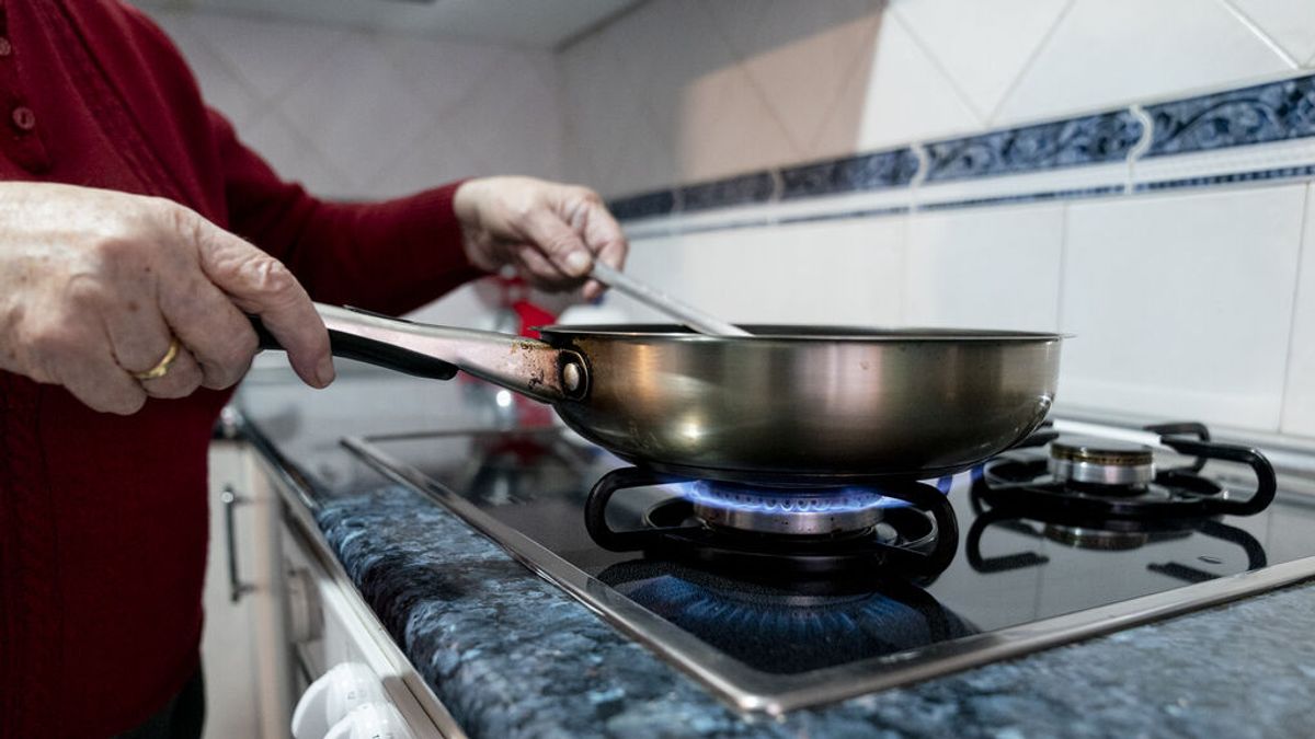 EuropaPress_4040118_persona_cocina_fuego_cocina_gas_butano_28_octubre_2021_madrid_espana_indice EuropaPress_4040118_persona_cocina_fuego_cocina_gas_butano_28_octubre_2021_madrid_espana_indice