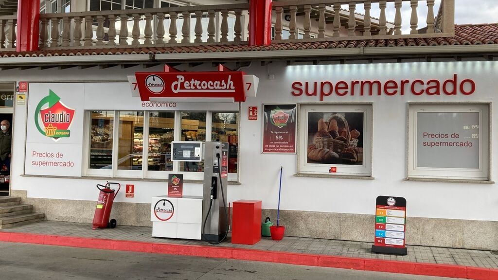 EuropaPress_4157031_tienda_claudio_express_estacion_servicio_poligono_industrial_gandara_ferrol