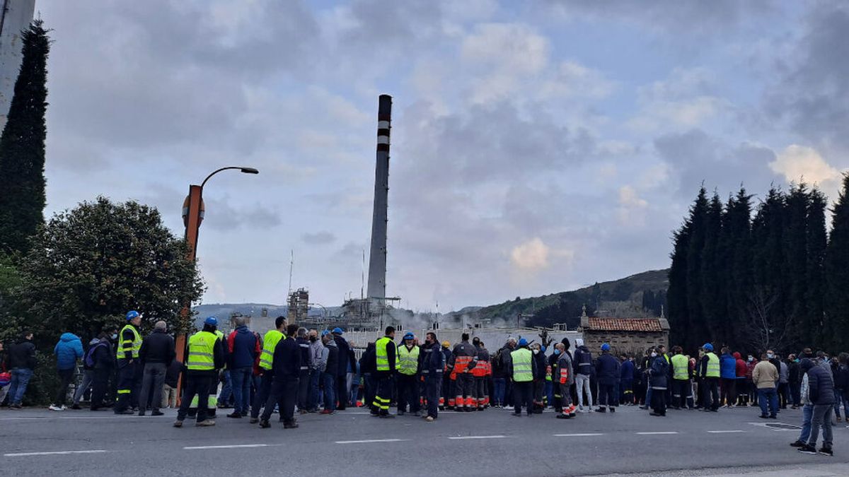 Trabajadores de la refinería de A Coruña piden más seguridad tras el accidente en el que murió un operario