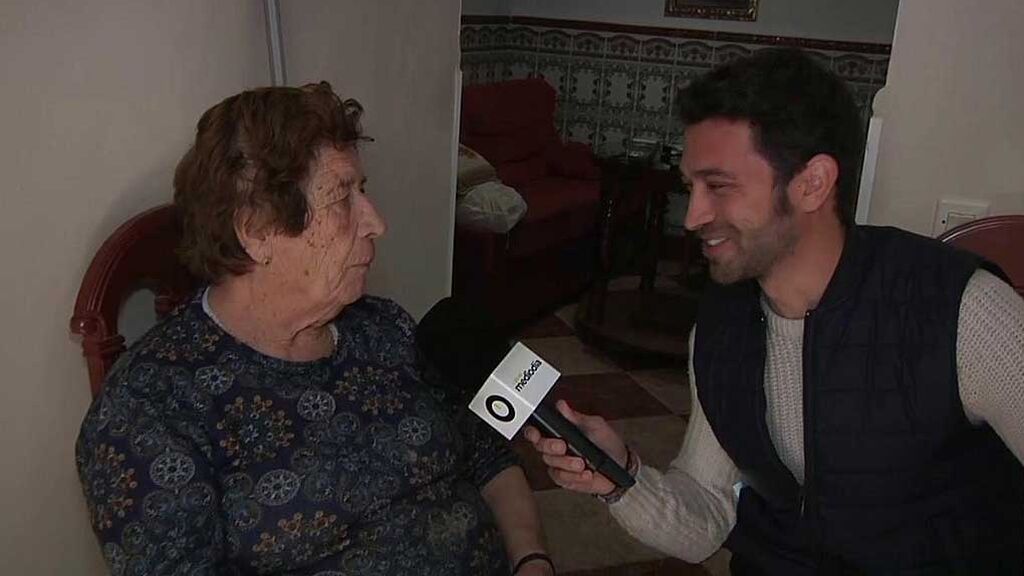 La tierna y divertida entrevista de Marc Calderó a Isabel, una señora afectada por las lluvias torrenciales en Cádiz: “Mira estamos en la tele”