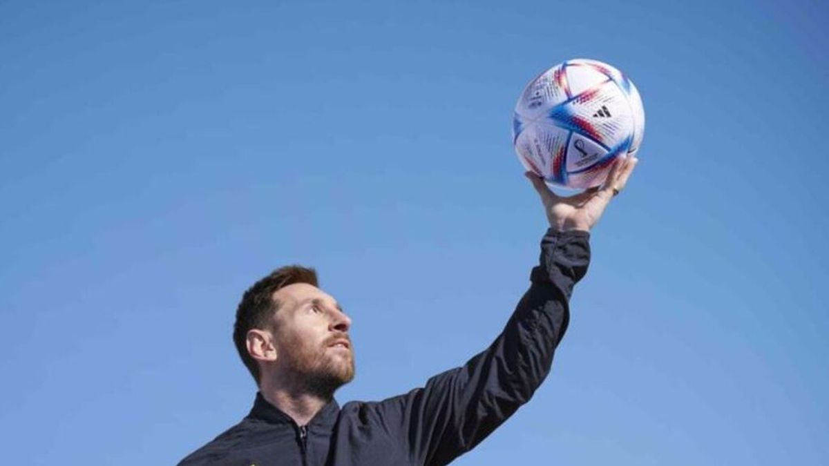 'Al Rihla', el balón oficial del mundial de Catar, es el "más rápido y preciso" de la historia 'Al Rihla', el balón oficial del mundial de Catar, es el "más rápido y preciso" de la historia
