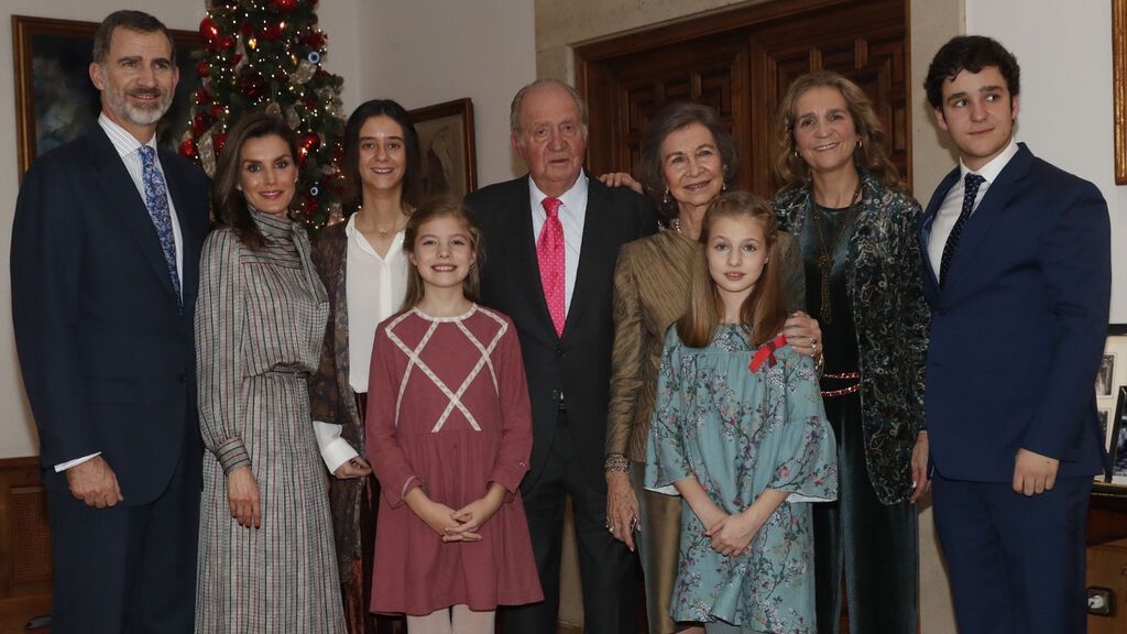 En el 80º cumpleaños de Juan Carlos, Letizia lució un vestido de Sofía.