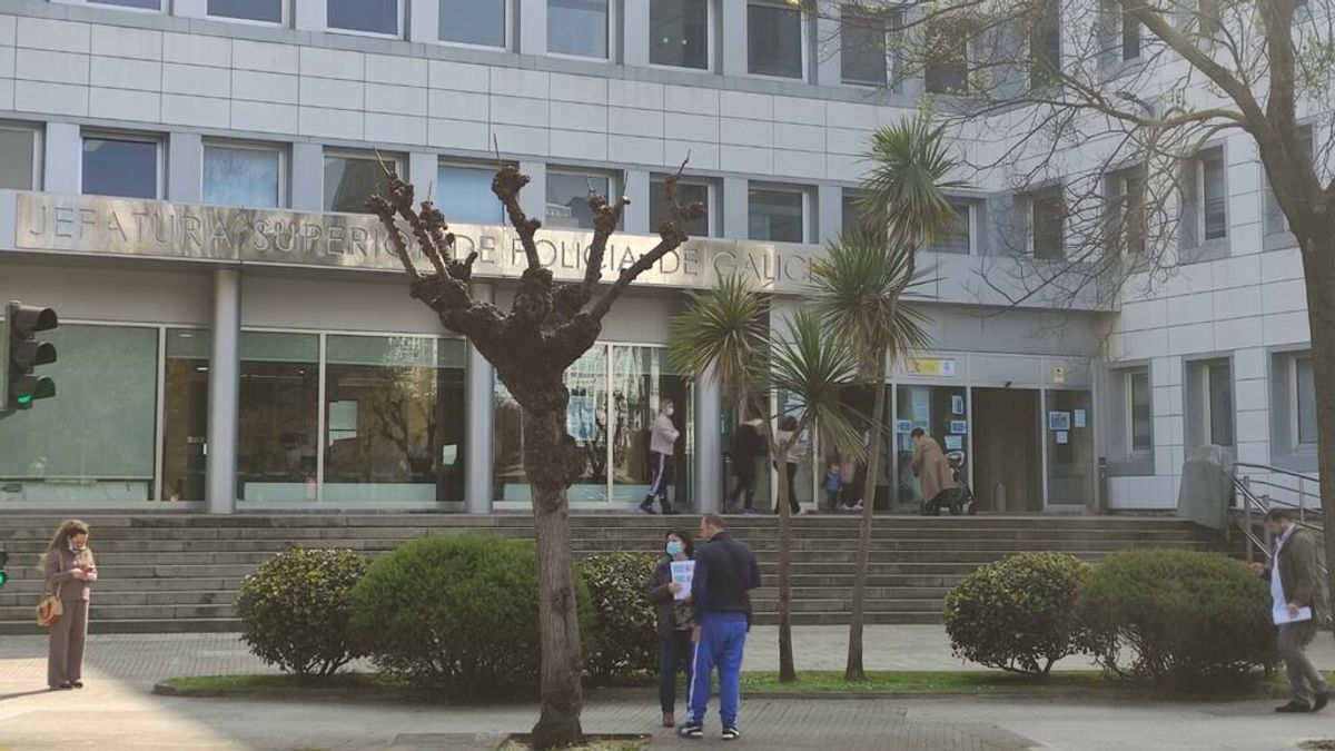 Multado con la ley mordaza porque sus hijos jugaban en una comisaría de A Coruña Multado con la ley mordaza porque sus hijos jugaban en una comisaría de A Coruña