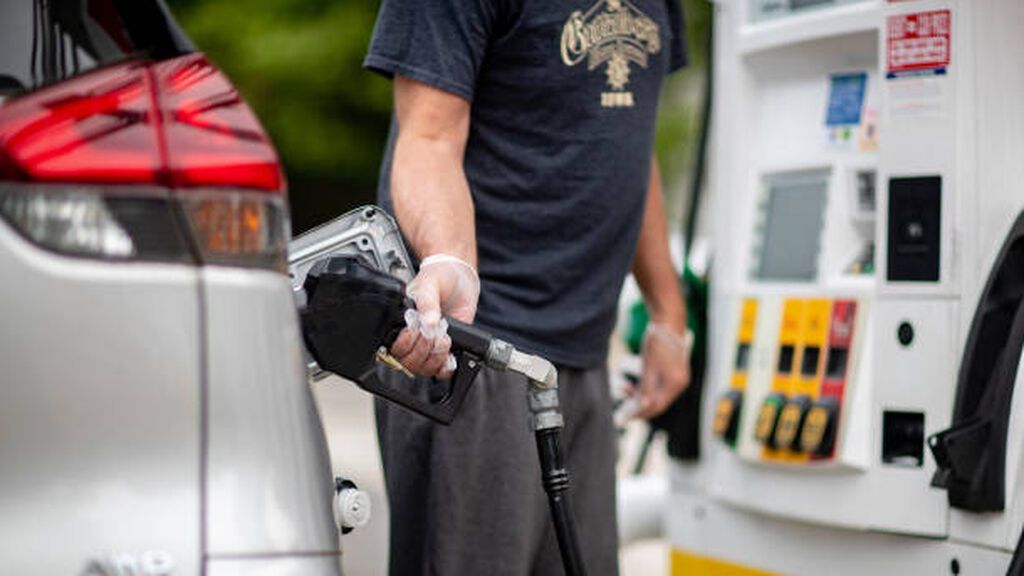 Un tercio de las gasolineras aumentan el precio del diésel para compensar el descuento de los carburantes