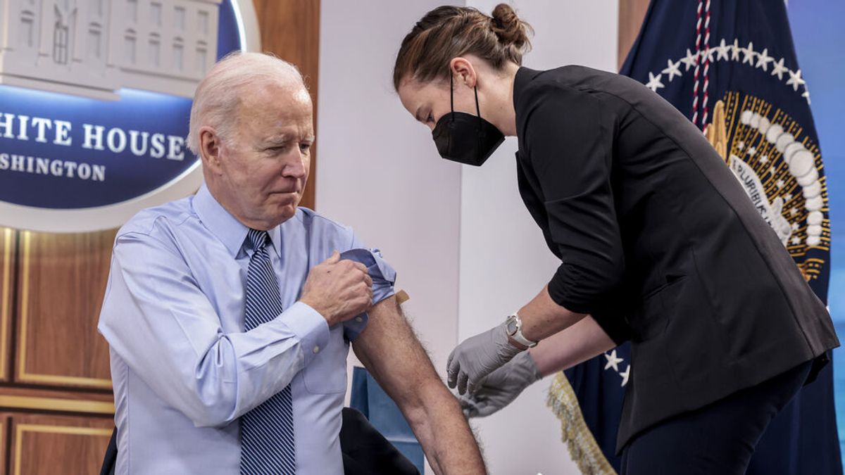 Biden recibe su segunda dosis de refuerzo contra la covid Biden recibe su segunda dosis de refuerzo contra la covid