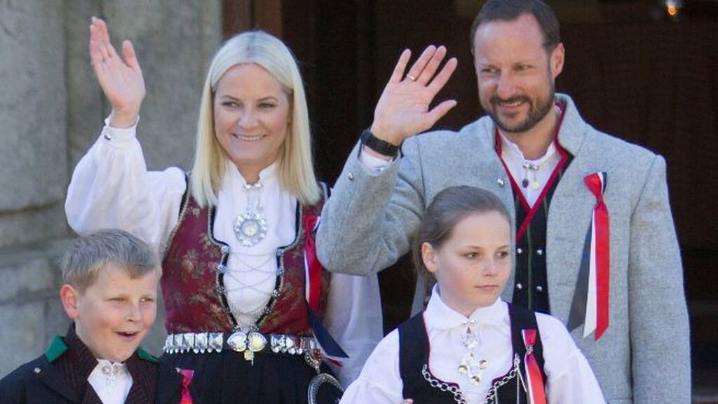 Haakon se casó con Mette-Marit, con quien tiene dos hijos.