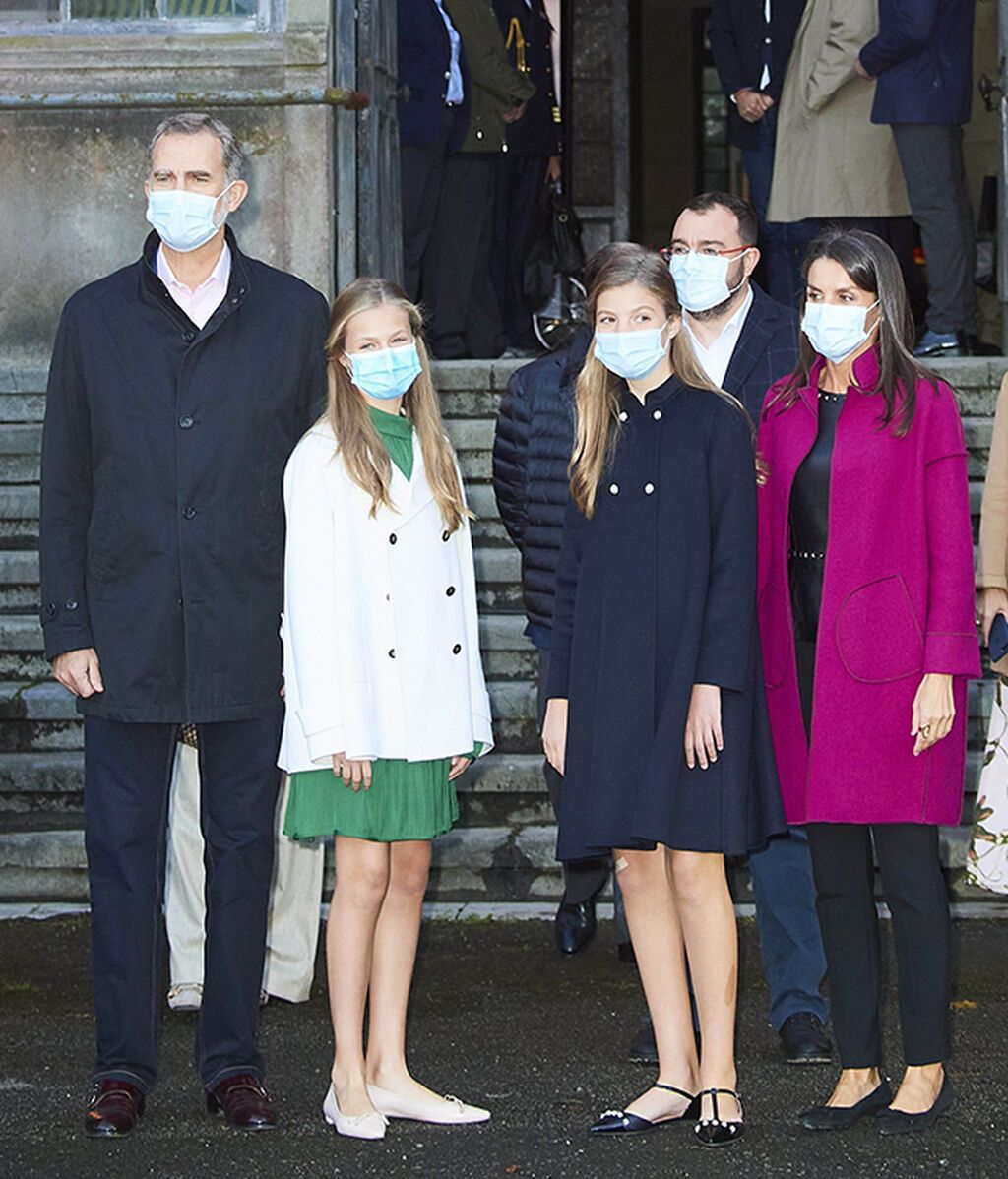Visita de los reyes y sus hijas a La FPábrica