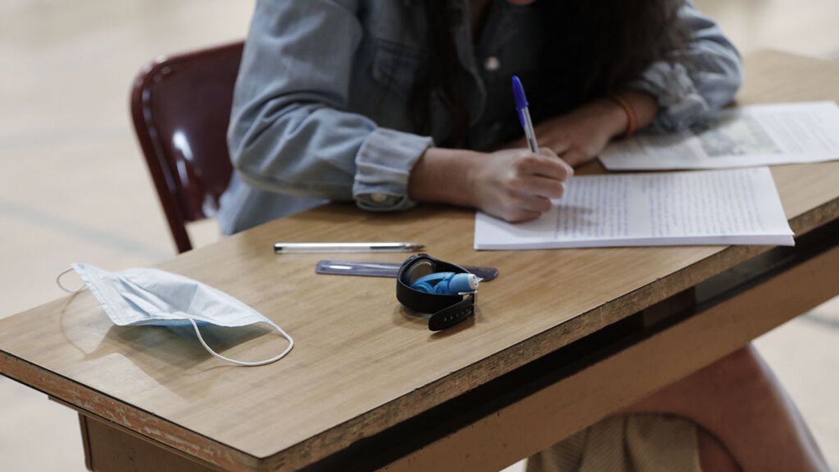 Cataluña advierte de que retirará la mascarilla de las escuelas si el Gobierno no lo hace Cataluña advierte de que retirará la mascarilla de las escuelas si el Gobierno no lo hace