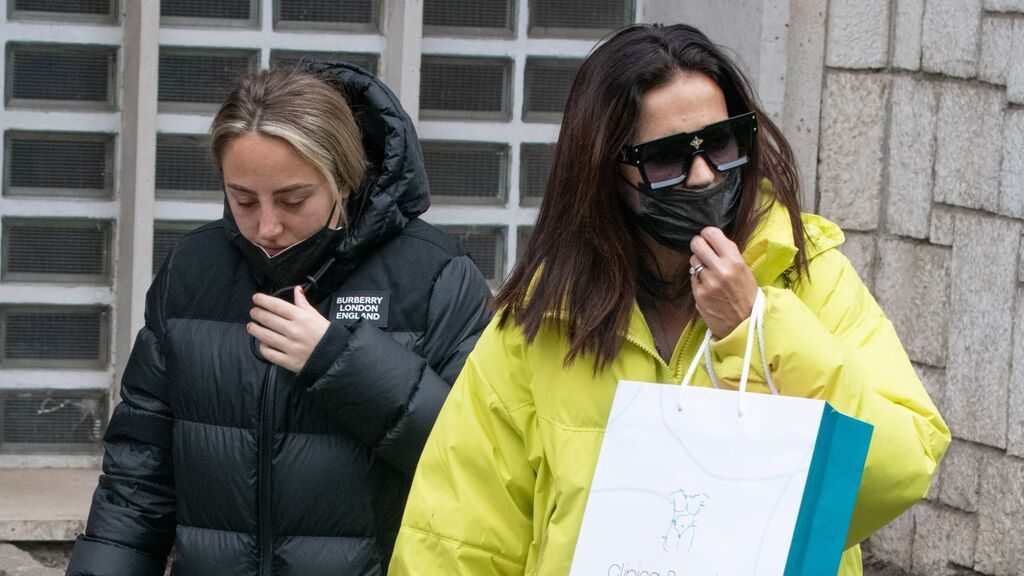 EuropaPress_4351799_olga_moreno_rocio_flores_acudido_revision_clinica_sometieron_lipoescultura