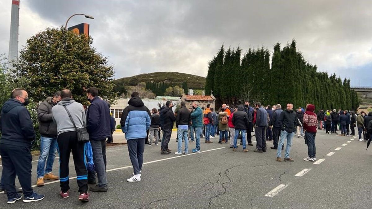 Nueva jornada de protesta con amenaza de huelga en la refinería de A Coruña Nueva jornada de protesta con amenaza de huelga en la refinería de A Coruña