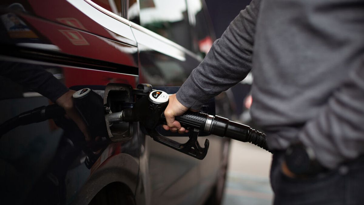 El precio del diésel marca un récord histórico y supera por primera vez desde 2011 al de la gasolina El precio del diésel marca un récord histórico y supera por primera vez desde 2011 al de la gasolina