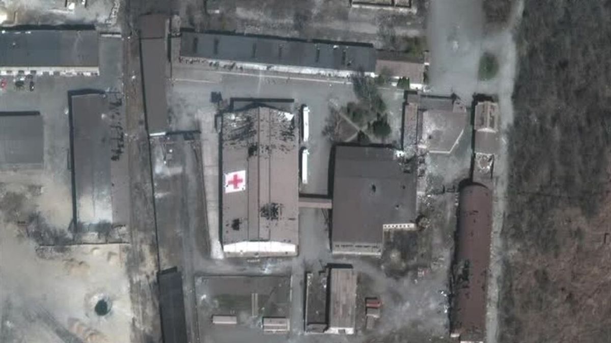 Rusia bombardea un almacén de la Cruz Roja en Mariúpol Rusia bombardea un almacén de la Cruz Roja en Mariúpol