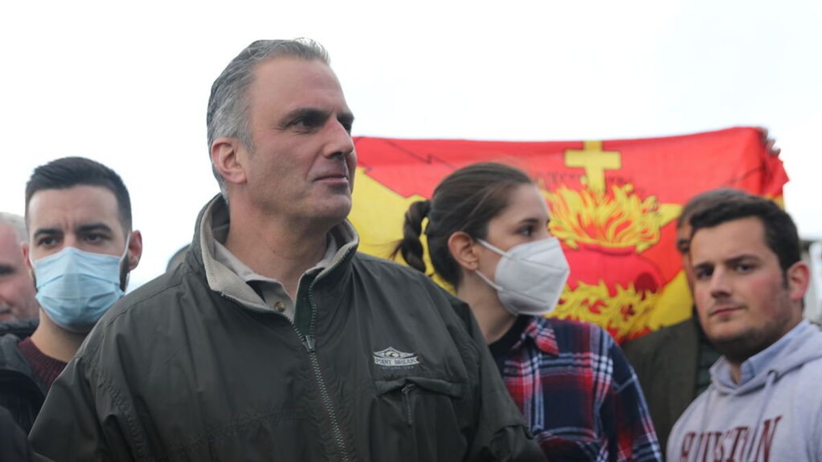 Ortega Smith reclama libertad de expresión en la Universidad Complutense en medio de un dispositivo policial Ortega Smith reclama libertad de expresión en la Universidad Complutense en medio de un dispositivo policial