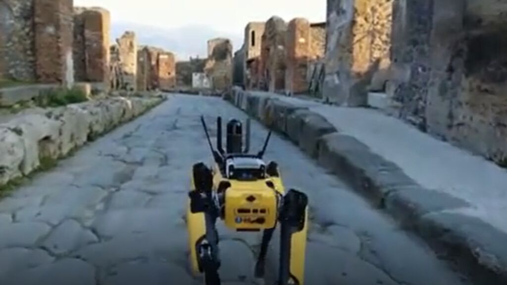 Un perro robot vigilará de Pompeya
